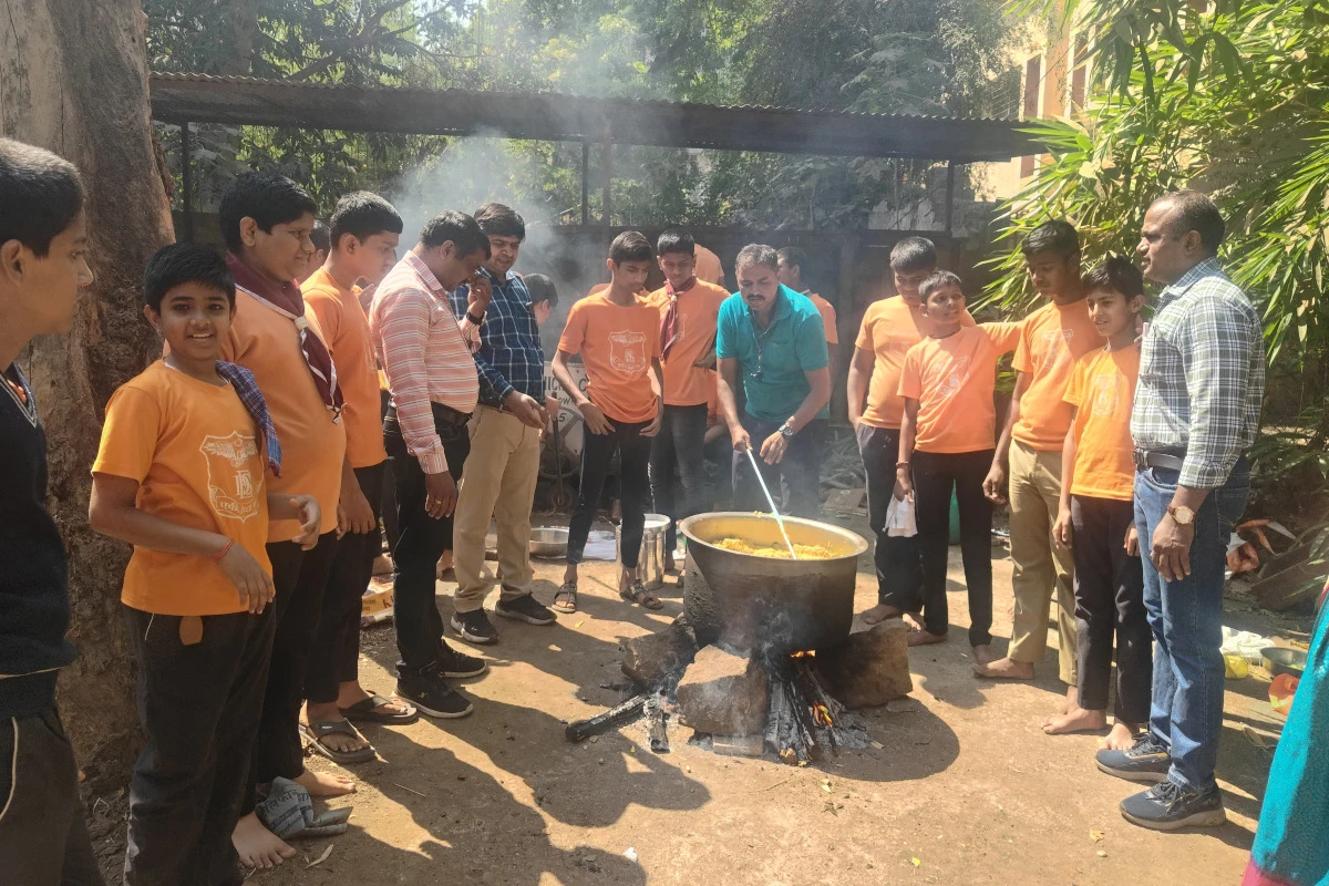 शाळेत स्काऊट चा कॅम्प 