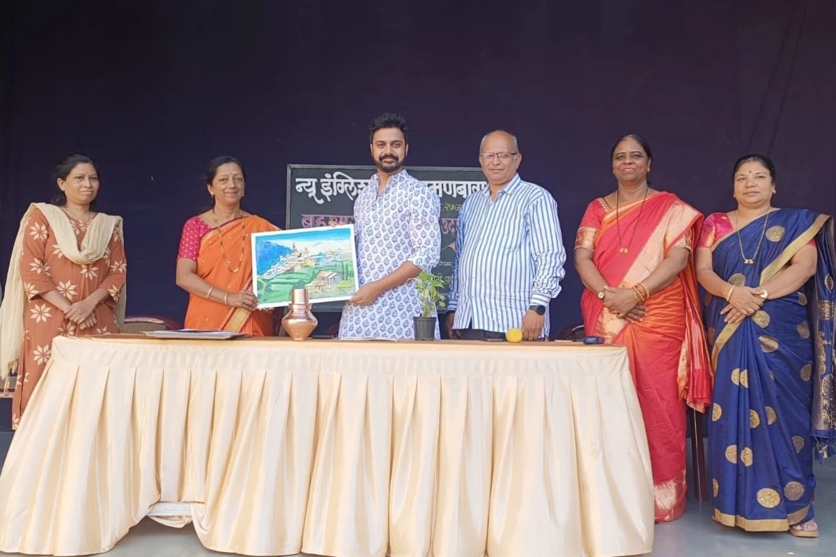 प्रशालेत बहुआयामी  तासिकेचे उद्घाटन